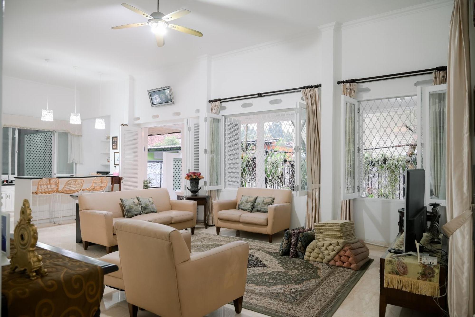 Kirana Guest House Bogor Eksteriør billede